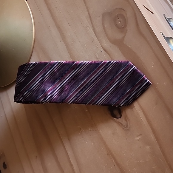 3/$40 Kenneth Cole Awareness silk  tie new with tag - Picture 2 of 8